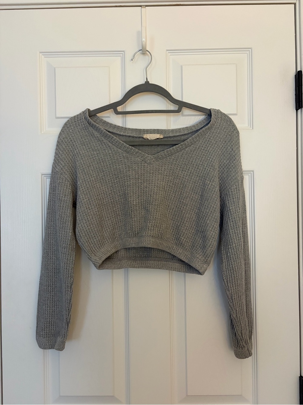 Altar'd State Light Gray Waffle Knit V-Neck Cropped Sweater